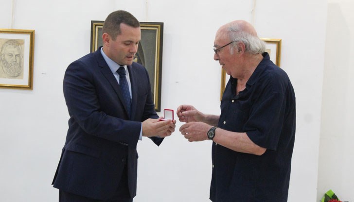 Русенският художник откри изложба по случай 50-годишнината от началото на творческия си път