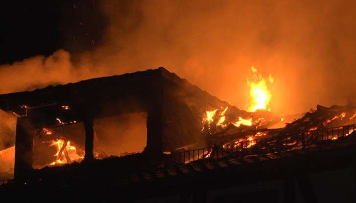 Пожарникарите в Русе гасиха два пожара и оказаха техническа помощ
