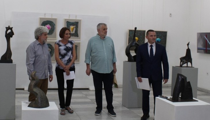 Творбите от експозицията „Живопис и скулптура“ ще останат в Художествената галерия до 8-ми октомври