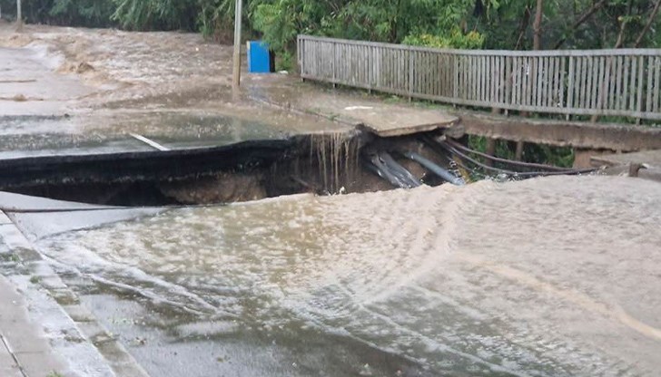 Обявено е бедствено положение в община Царево заради обилните валежи