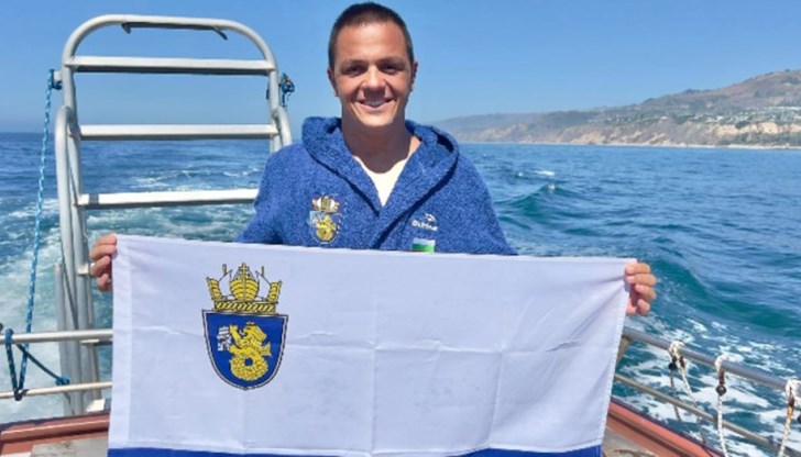 Преди дни той преплува тихоокеанския проток между остров Каталина и брега на американския щат Калифорния Преди дни той преплува тихоокеанския проток между остров Каталина и брега на американския щат Калифорния