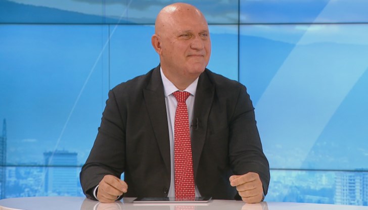 Ако тези средства се използват пълноценно, това ще промени в голяма степен образователната среда в българските училища, каза министърът на образованието Ако тези средства се използват пълноценно, това ще промени в голяма степен образователната среда в българските училища, каза министърът на образованието