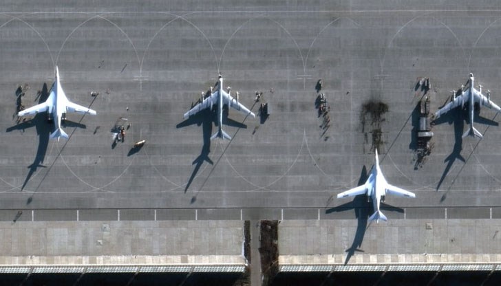 Саботьори унищожиха два самолета и хеликоптер на руско военно летище край Москва Саботьори унищожиха два самолета и хеликоптер на руско военно летище край Москва