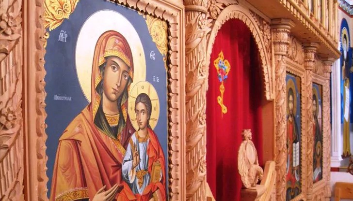 Църквата празнува рождество на Дева Мария Църквата празнува рождество на Дева Мария