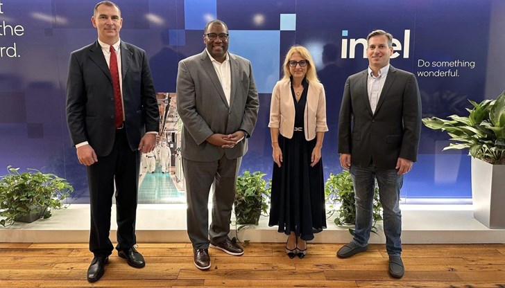 По време на разговора бяха обсъдени въпроси от взаимен интерес за България и САЩ По време на разговора бяха обсъдени въпроси от взаимен интерес за България и САЩ