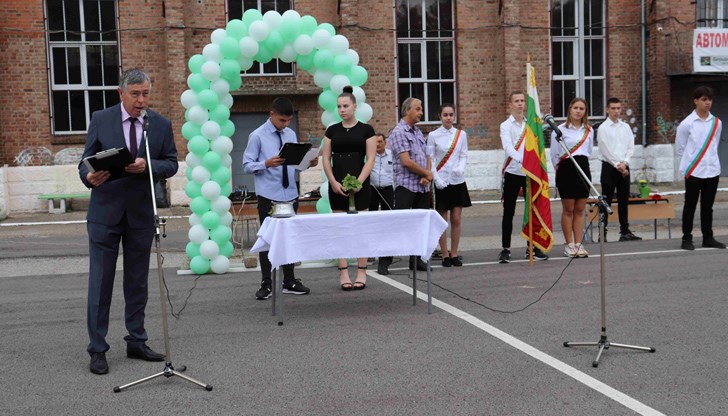 Данаил Ковачев откри първия учебен ден в гимназиите по механотехника и електрохника