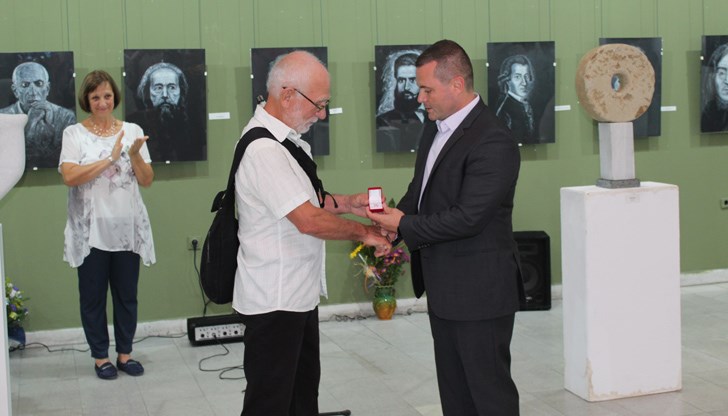 В Художествената галерия бе открита изложба на изявения скулптор Зюхтю Калит по случай неговия 70-годишен юбилей