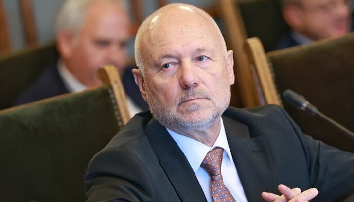 Все още не се знае откъде е дошъл дронът, открит край Тюленово, каза военният министър