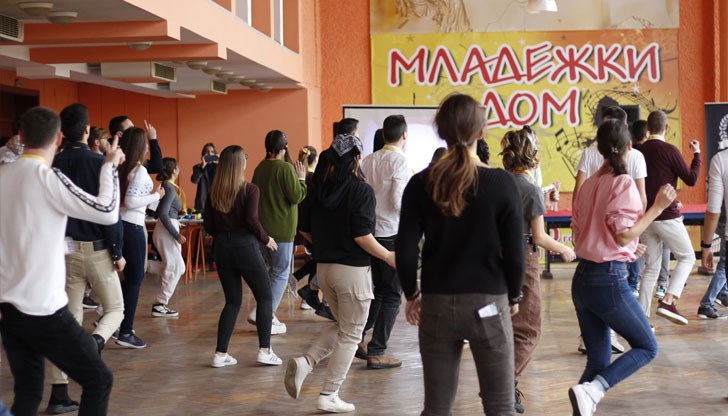 Записването в клубовете става с подаване на заявление до 28 септември