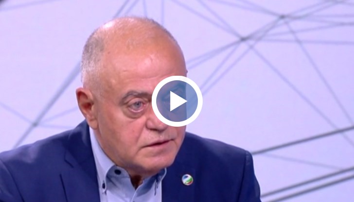 Никой от тази служба няма право да взема политическа позиция, каза ген. Атанасов