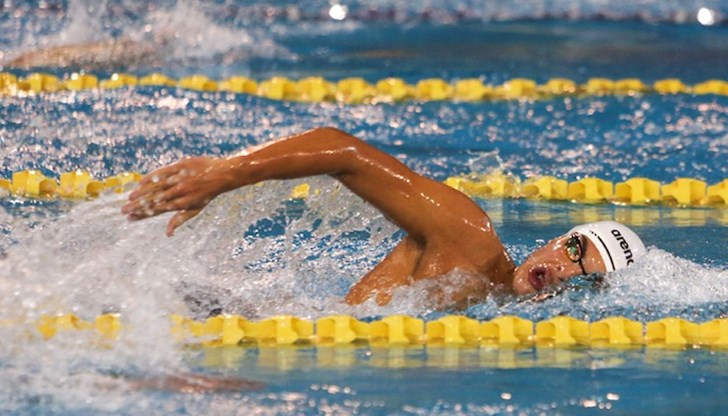 18-годишният Петър Мицин поведе на 400 метра свободен стил