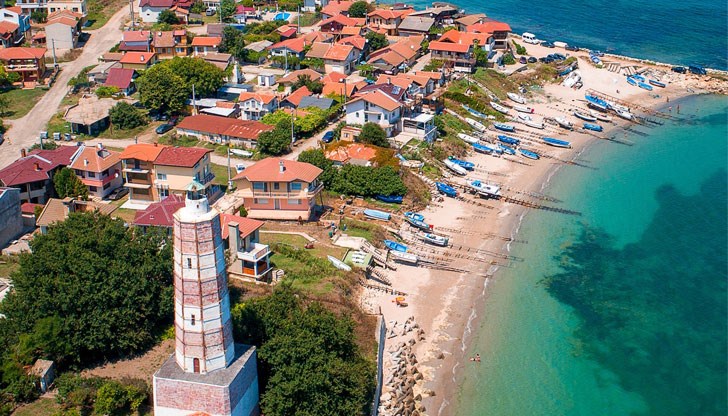 Тя се намира на брега на морето, близо до популярен роден морски курорт Тя се намира на брега на морето, близо до популярен роден морски курорт