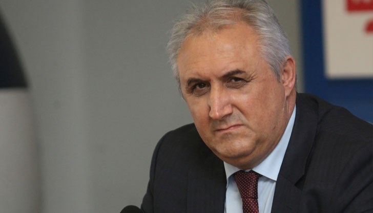 Тя е много сериозна, но всички мълчат и изпълняват, отбеляза бившият министър Тя е много сериозна, но всички мълчат и изпълняват, отбеляза бившият министър