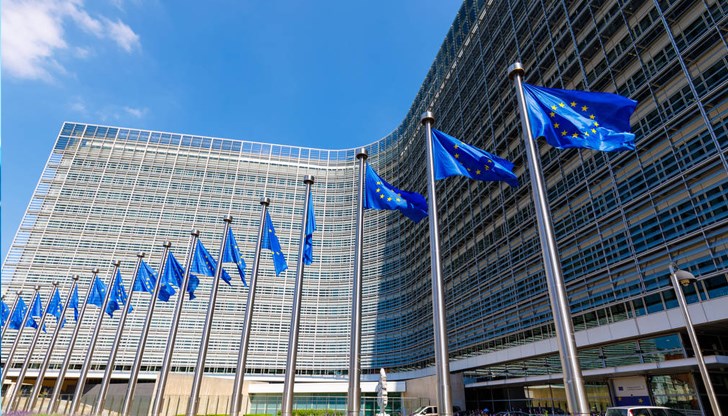 Споразуменията, сключени от Брюксел, са задължителни за държавите членки и за европейските институции, отбелязаха от Европейската комисия