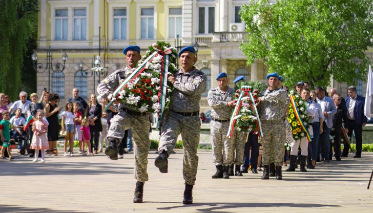 Празникът бе отбелязан с церемония пред Паметника на загиналите в Сръбско-българската война