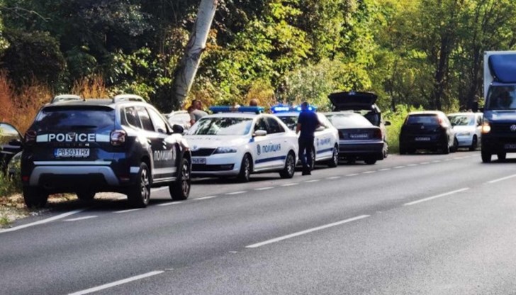 Шофьорът на единия автомобил се е представил за служител на румънската полиция