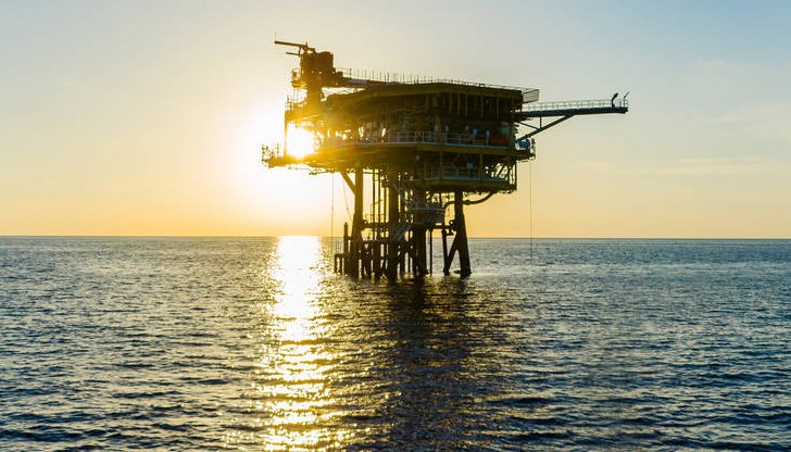 Каква е мъдростта да се разработват петролни запаси, когато световният климатичен императив изисква те да бъдат оставени в земята?