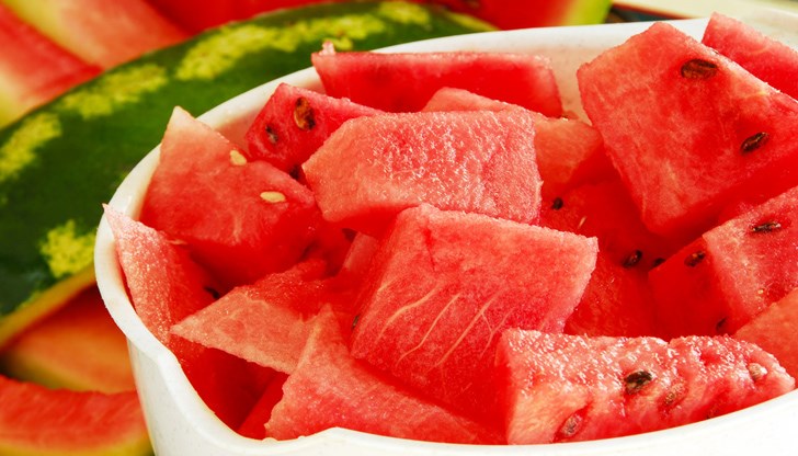 Длъжностни лица разпитват роднини и установяват мястото на закупуване на плода