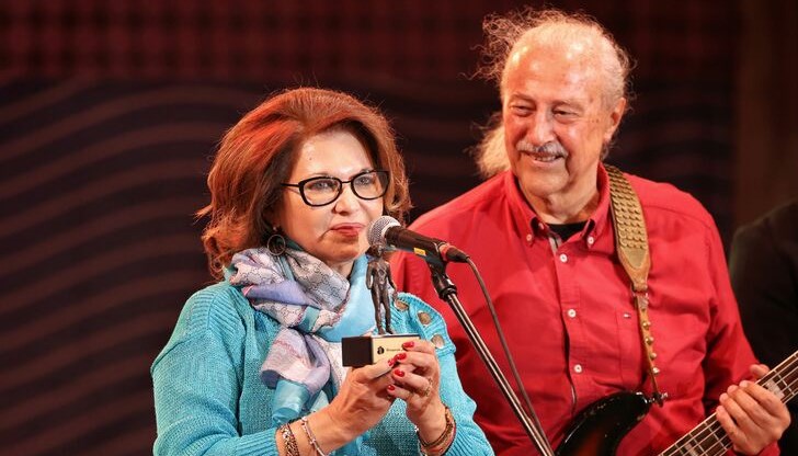 С тази награда фондация „Аполония” отличава всяка година изявени български творци С тази награда фондация „Аполония” отличава всяка година изявени български творци