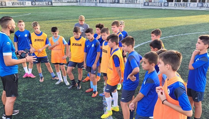 На тренировката присъства и оцелелият след удар от мълния Стенли На тренировката присъства и оцелелият след удар от мълния Стенли