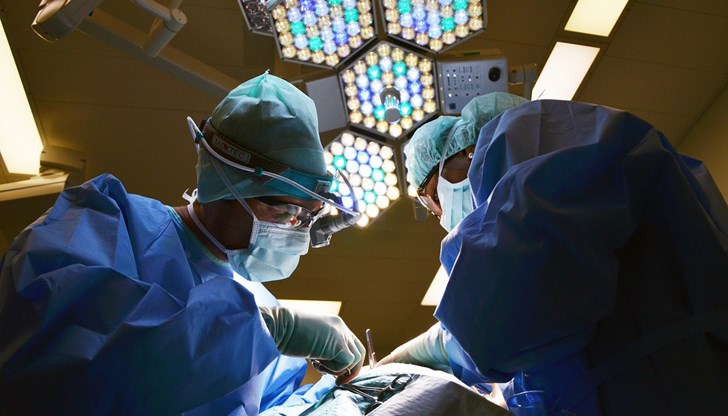 Родилка от Нова Зеландия остава с хирургически инструмент в тялото си след секцио