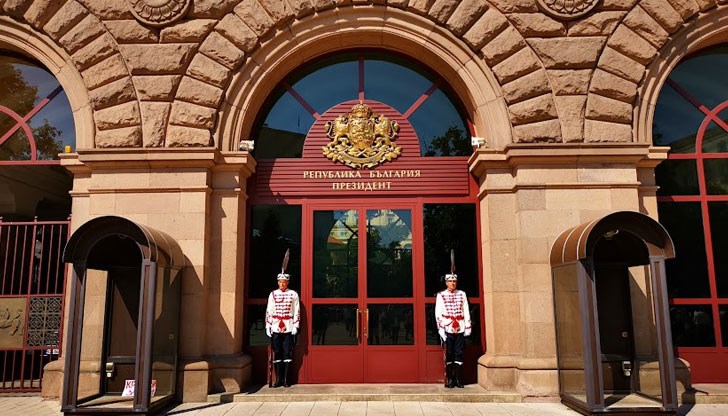 Гостите ще могат да разгледат Гербовата зала, кабинета на президента, президентската библиотека Гостите ще могат да разгледат Гербовата зала, кабинета на президента, президентската библиотека