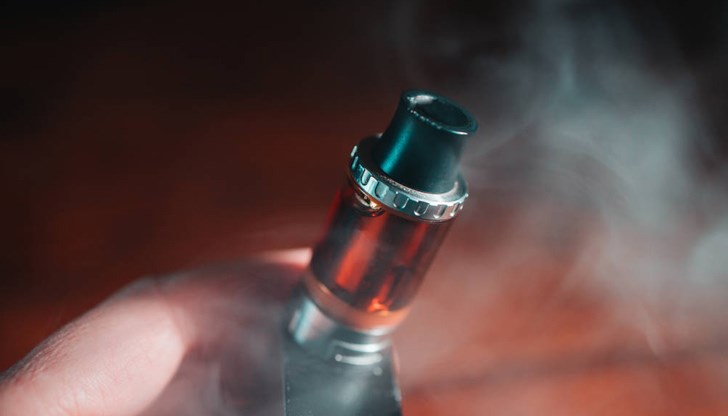 Тези устройства могат да доведат до пристрастяване, заяви френският премиер