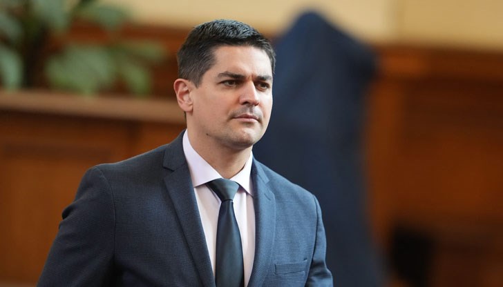 Депутатът разкритикува работата на кабинета в няколко сфери, сред които вътрешната, външната и икономическата политика Депутатът разкритикува работата на кабинета в няколко сфери, сред които вътрешната, външната и икономическата политика