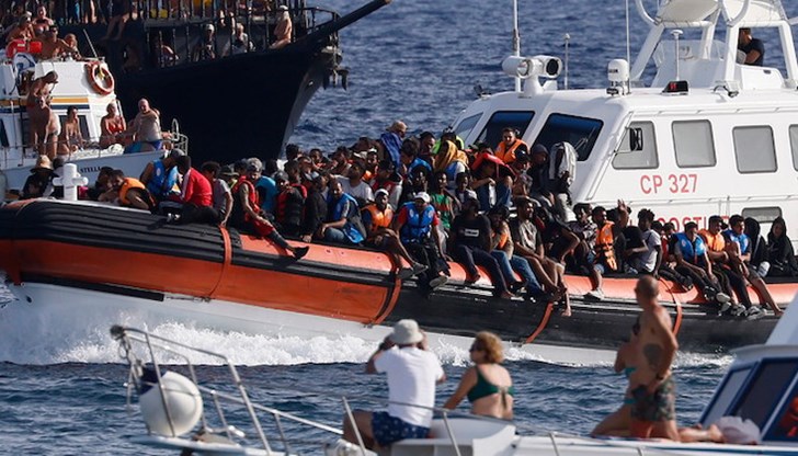 Рязкото увеличаване на мигрантите предизвиква напрежение в ЕС