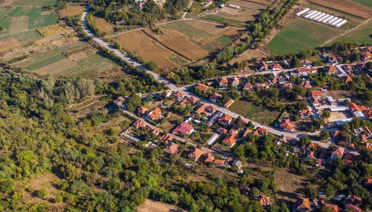 През 1960 година селата Средна кула и Долапите стават квартали на община Русе