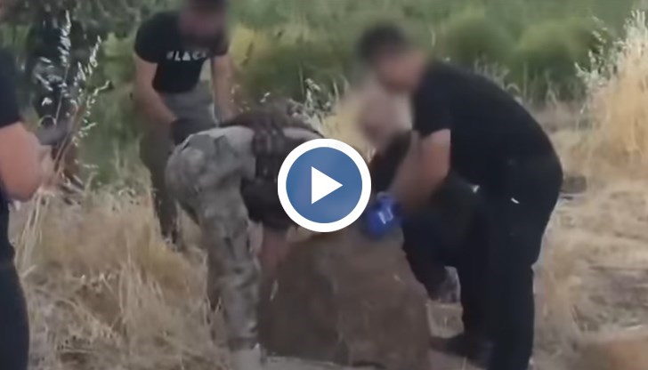 В жилищата на терористите са открити взривни материали, система с часовников механизъм и пистолет