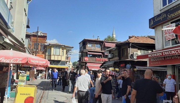 Българите купуват всичко - от игла до конец