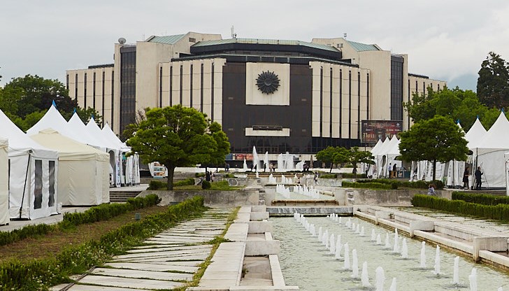 Основното сеизмично въздействие се поема от 4 стоманобетонни ядра Основното сеизмично въздействие се поема от 4 стоманобетонни ядра