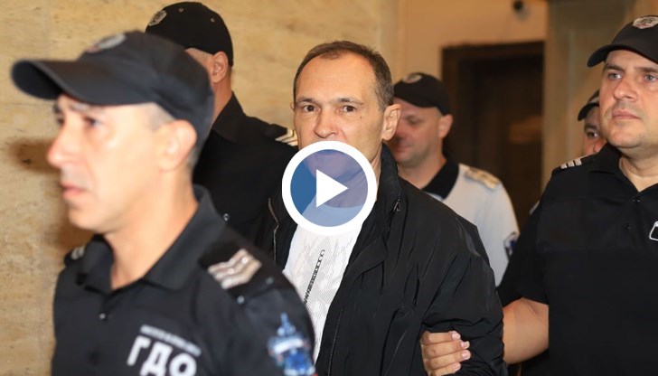 Бизнесменът ще бъде с електронна гривна