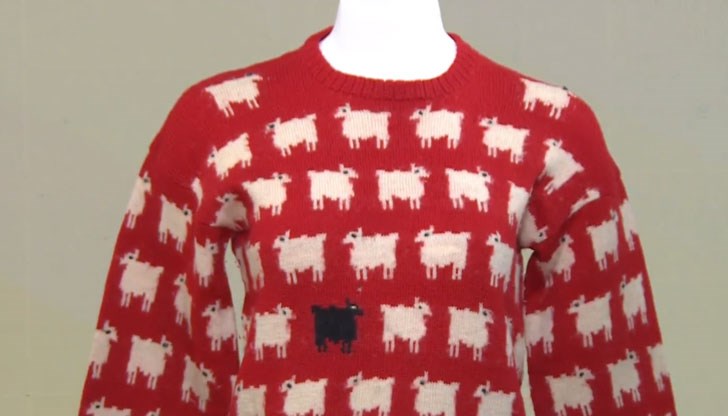 Даяна облича за първи път пуловера през юни 1981 г., когато присъства на мач по поло с бъдещия си съпруг принц Чарлз Даяна облича за първи път пуловера през юни 1981 г., когато присъства на мач по поло с бъдещия си съпруг принц Чарлз