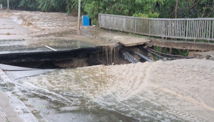 Екипи на "Електроразпределение Юг" работят по отстраняване на аварии по електроразпределителната мрежа