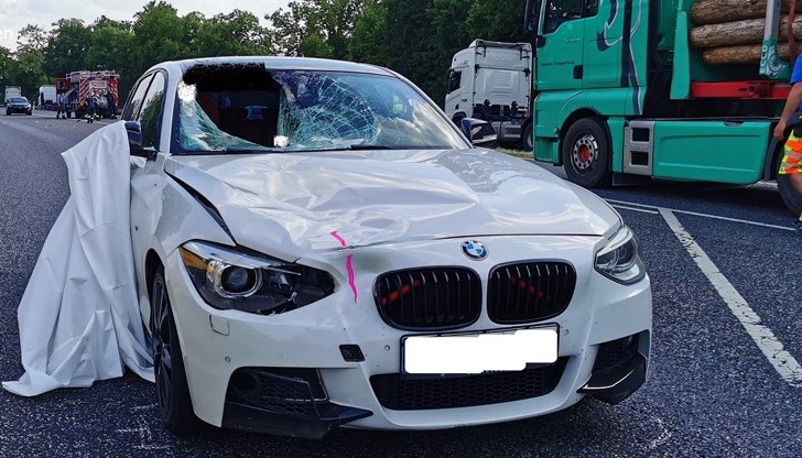 18-годишният шофьор на лекия автомобил е настанен в болница /снимката е илюстративна/