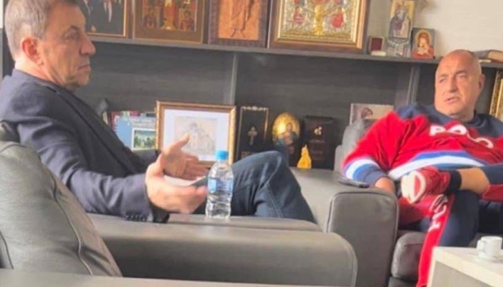 Мутри нещастни. Даже се бяха снимали, нарочно пуснаха снимка от срещата им Банкя. Една мутра отишла при друга мутра да си говорят, коментира журналистът Мутри нещастни. Даже се бяха снимали, нарочно пуснаха снимка от срещата им Банкя. Една мутра отишла при друга мутра да си говорят, коментира журналистът