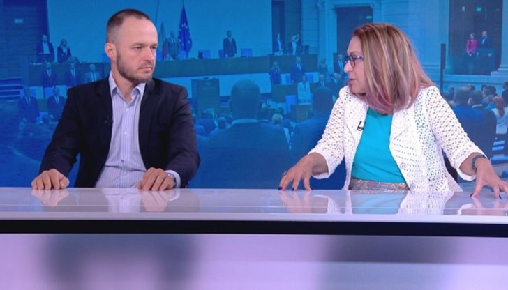 Президентът нямаше никакво желание да търси изход и решение, извънпарламентарни фактори като Алексей Петров са се ангажирали