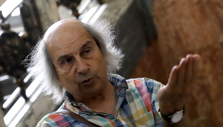 Авторът е критично настроен към руското имперско грандоманско величие, пише много текстове и съчинения в този дух, заяви литературният критик