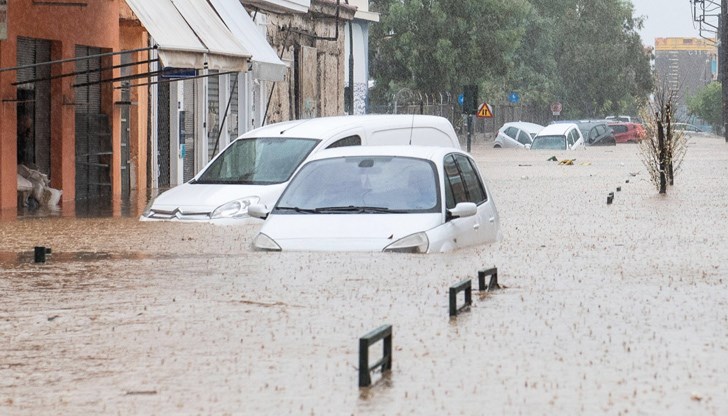 Две села в Тесалия са в готовност за евакуация заради преливащо езеро