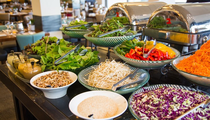 В новите пакети към нощувката са включени само вечеря и закуска В новите пакети към нощувката са включени само вечеря и закуска