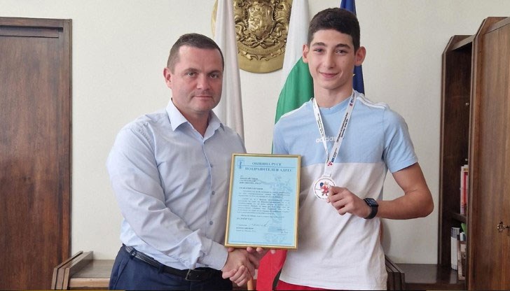13-годишният състезател от БК „Русе“ извоюва сребърен медал на Европейско първенство по бокс за учениц