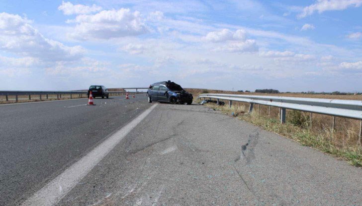 Дрогиран шофьор помете колата ѝ в аварийната лента
