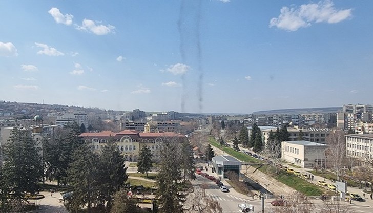 Причината е неприятни миризми в града