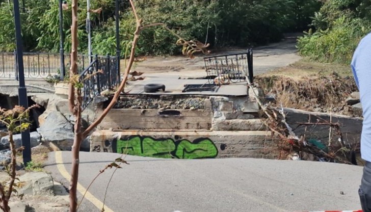 Хидроинженери се очаква от утре да извършат обследване на двата язовира над Царево