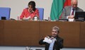 Със скандал започна заседанието на Парламента