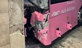 Автобус се заби в жилищна сграда в Италия