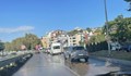 Авария превръща в река улица във Варна