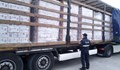 Митничари откриха заготовки за цигари в камион с мокри кърпички